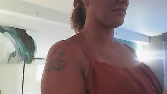 Snapshot of sarahkat86 chatting on June 11, 2026, 10:30 pm sarahkat86 online show from June 11, 2026, 10:30 pm