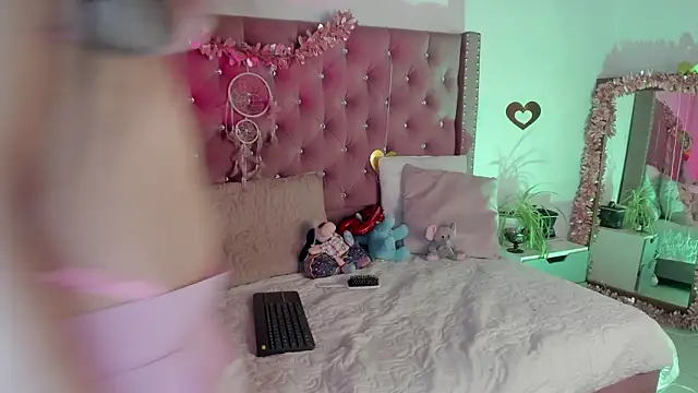 Jade rey  online show from March 9, 2026, 9:19 pm