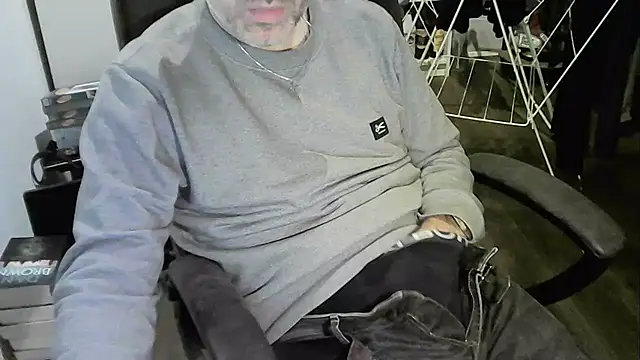 Chrisprngr online show from January 12, 2026, 9:42 pm