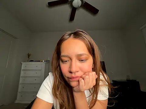 Snapshot of eurydicee chatting on November 11, 2025, 4:34 am eurydicee online show from November 11, 2025, 4:34 am