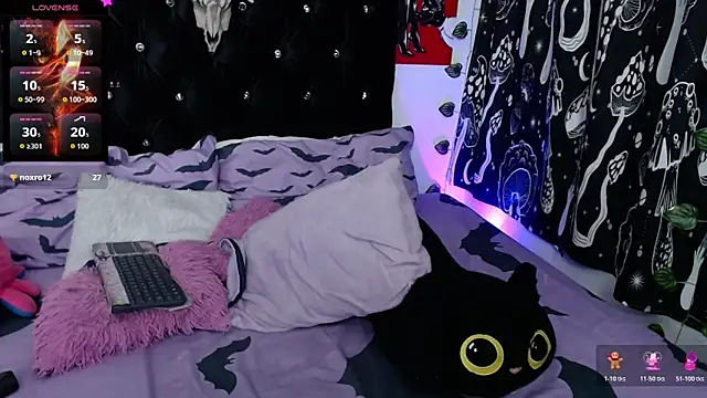 mayaREDdoll online show from April 21, 2026, 11:40 pm