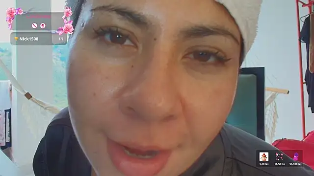 samanthahut1 online show from February 19, 2026, 7:10 pm