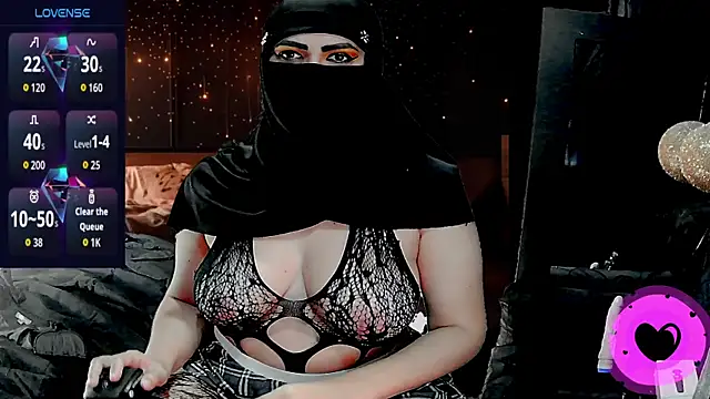 SultanaLayla online show from December 3, 2025, 7:34 pm