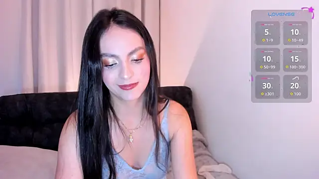 sarah saenz  online show from April 28, 2026, 5:56 am