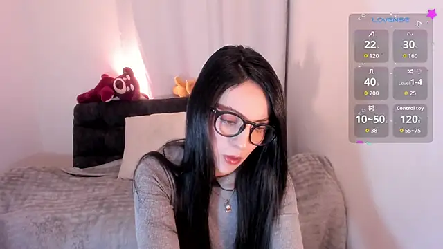 Snapshot of sarah_saenz_ chatting on May 15, 2026, 5:14 am sarah saenz online show from May 15, 2026, 5:14 am