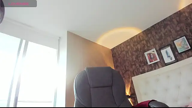 sweet  vanessa1 online show from February 9, 2026, 10:58 pm