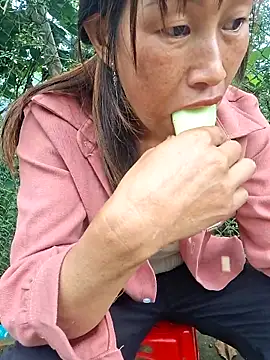 Snapshot of ngocngoc_cute chatting on June 19, 2026, 2:27 am ngocngoc cute online show from June 19, 2026, 2:27 am
