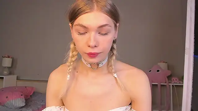 Blondy Fina online show from June 9, 2026, 5:19 am