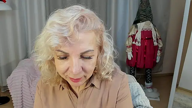 LiliaMoons online show from January 10, 2026, 9:55 am