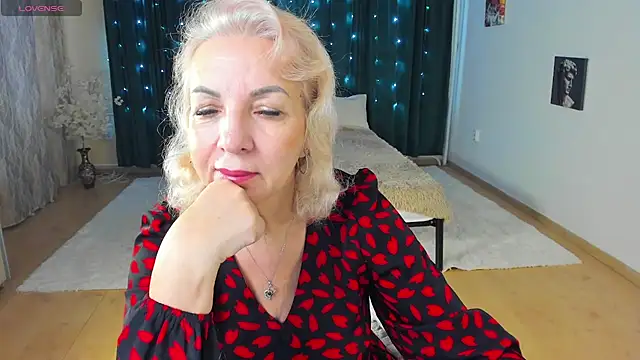 Snapshot of LiliaMoons chatting on March 18, 2026, 9:01 am LiliaMoons online show from March 18, 2026, 9:01 am