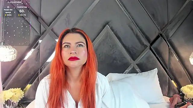 CoraimaSahin online show from February 10, 2026, 4:27 am