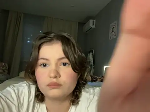 MoonIvy  online show from December 3, 2025, 5:22 pm