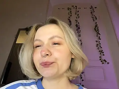 MoonIvy  online show from July 20, 2026, 8:11 pm
