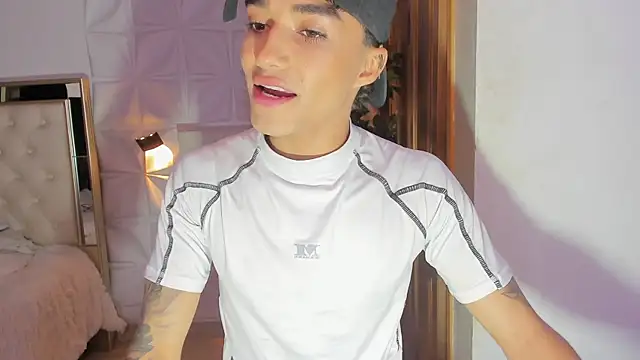 Snapshot of Wyatt_Rose chatting on November 27, 2025, 3:41 am Wyatt Rose online show from November 27, 2025, 3:41 am