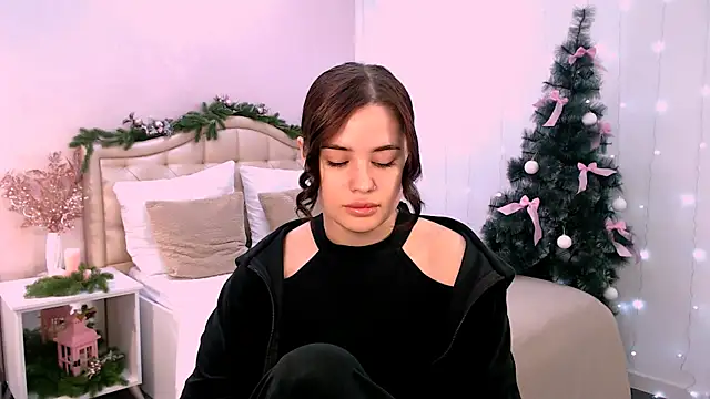 lil angel  online show from December 21, 2025, 8:43 am