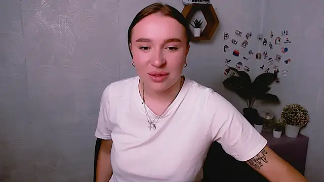 Snapshot of JuliaTopp_ chatting on September 17, 2025, 7:10 am JuliaTopp online show from September 17, 2025, 7:10 am