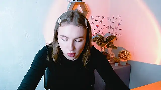 Snapshot of JuliaTopp_ chatting on September 18, 2025, 12:29 pm JuliaTopp online show from September 18, 2025, 12:29 pm