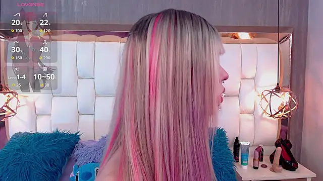 Foxxy Doll online show from January 13, 2026, 8:58 pm