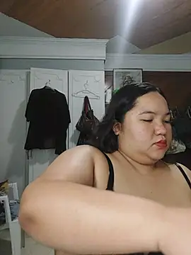 LianaCruzado online show from July 6, 2026, 2:25 pm