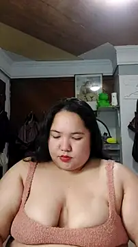 LianaCruzado online show from July 31, 2026, 2:27 pm