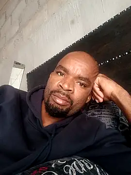 mdavazo00 online show from October 3, 2025, 8:55 am