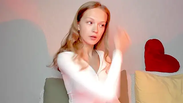 Snapshot of Kara_smalltits chatting on May 29, 2026, 11:30 am Kara smalltits online show from May 29, 2026, 11:30 am