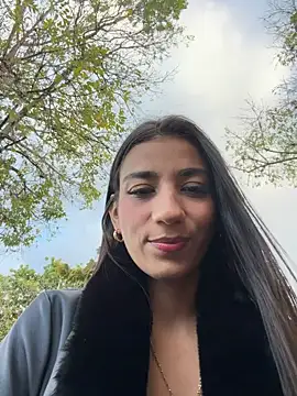 -juicy  online show from February 10, 2026, 10:25 pm