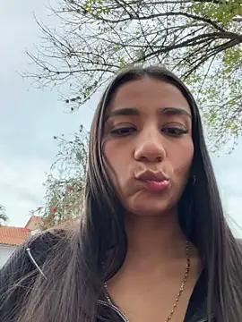 -juicy  online show from February 18, 2026, 10:39 pm