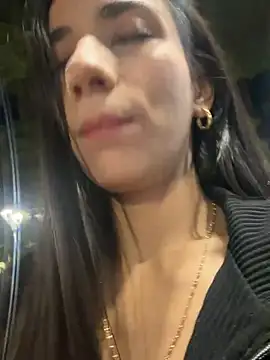 Snapshot of -juicy_ chatting on August 1, 2026, 11:47 pm -juicy online show from August 1, 2026, 11:47 pm