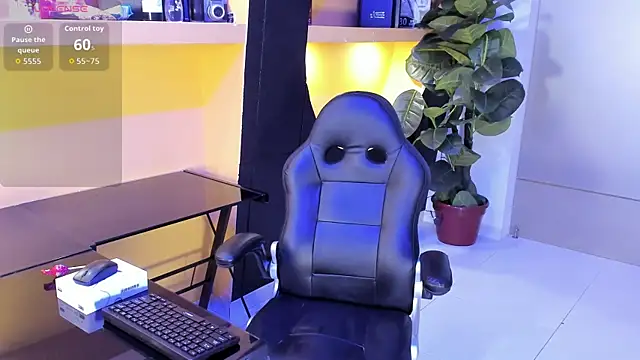 Snapshot of Bela_Jones chatting on September 28, 2025, 3:34 am Bela Jones online show from September 28, 2025, 3:34 am