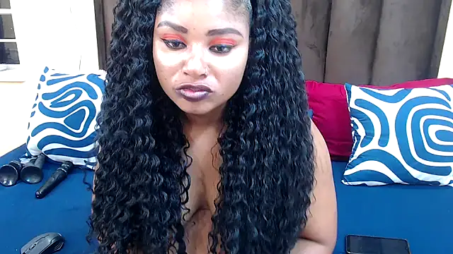 Snapshot of AfricanQueenxx40 chatting on December 2, 2025, 5:52 pm AfricanQueenxx40 online show from December 2, 2025, 5:52 pm