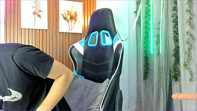 Snapshot of David_niet chatting on September 11, 2025, 5:46 pm David niet online show from September 11, 2025, 5:46 pm