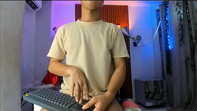 Snapshot of David_niet chatting on October 11, 2025, 5:44 pm David niet online show from October 11, 2025, 5:44 pm