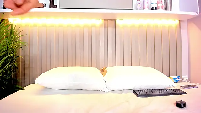 natalyWilliams online show from November 21, 2025, 12:37 pm