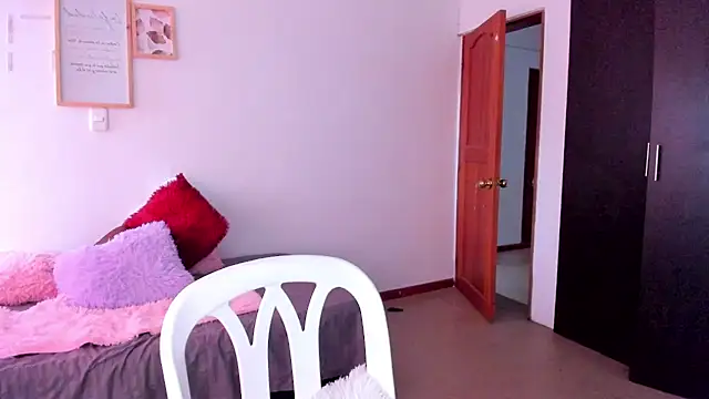 Ana  Pink online show from September 10, 2025, 9:48 pm