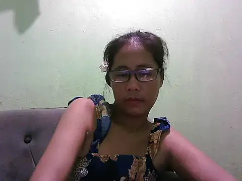 HotLadyPinay32 online show from May 8, 2026, 7:57 am