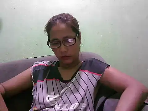 HotLadyPinay32 online show from July 10, 2026, 9:12 am