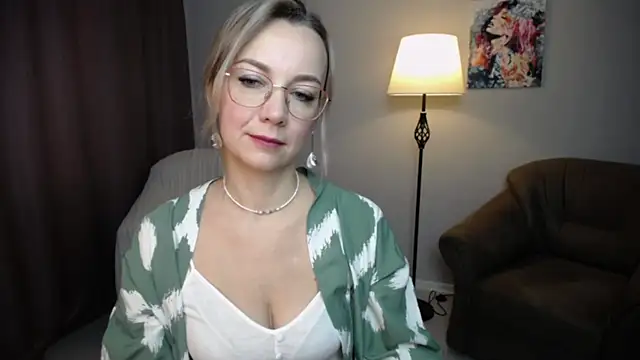 Snapshot of Ava_Elior chatting on October 5, 2025, 5:17 am Ava Elior online show from October 5, 2025, 5:17 am