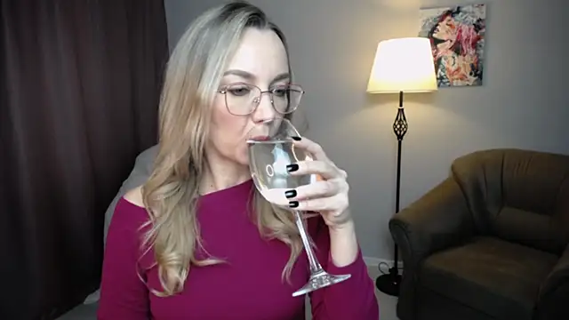 Snapshot of Ava_Elior chatting on October 31, 2025, 10:38 am Ava Elior online show from October 31, 2025, 10:38 am