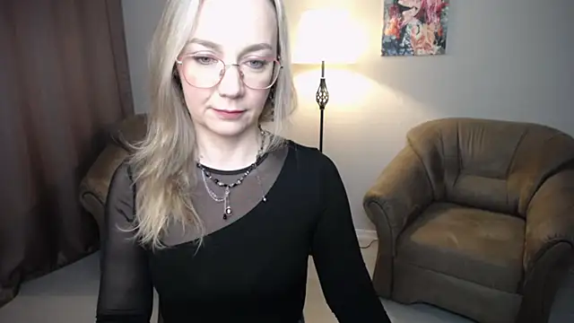 Ava Elior online show from April 22, 2026, 12:18 pm