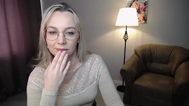 Ava Elior online show from April 25, 2026, 11:24 am
