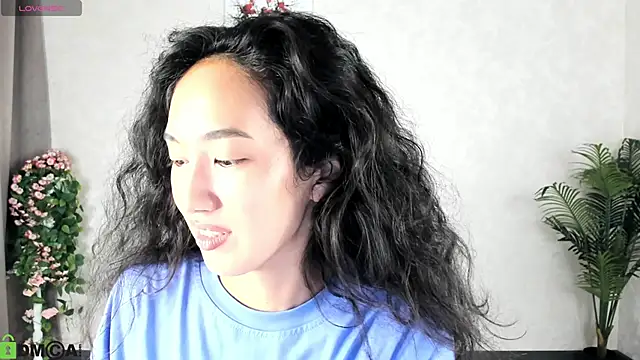 FlirtyAura online show from September 24, 2025, 3:43 am