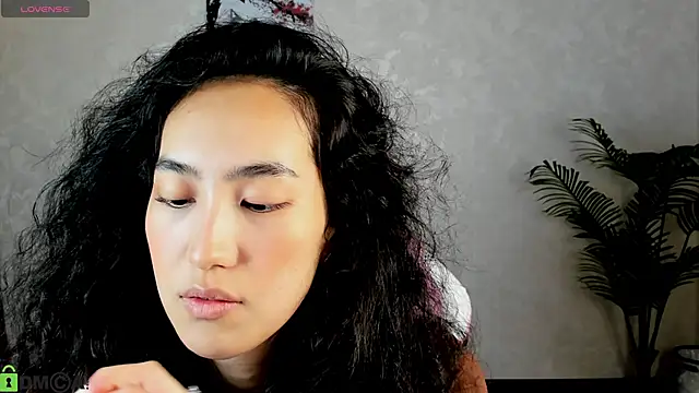 FlirtyAura online show from November 19, 2025, 2:55 am