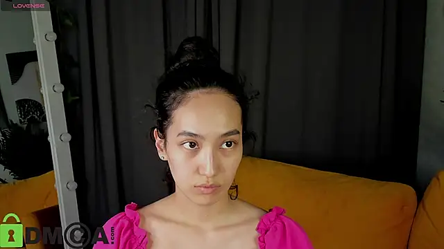 FlirtyAura online show from March 29, 2026, 11:32 am