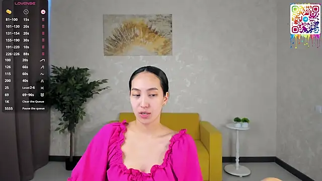 FlirtyAura online show from April 9, 2026, 6:19 am