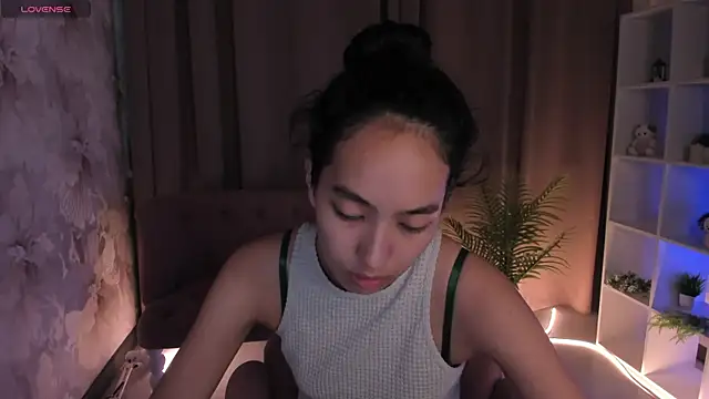 FlirtyAura online show from July 17, 2026, 3:35 am