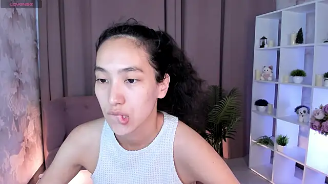FlirtyAura online show from July 19, 2026, 3:32 am