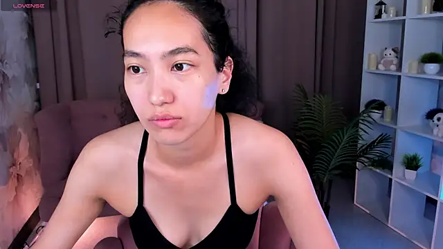FlirtyAura online show from July 23, 2026, 3:26 am