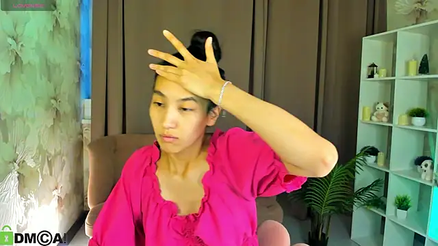 FlirtyAura online show from July 27, 2026, 3:13 am