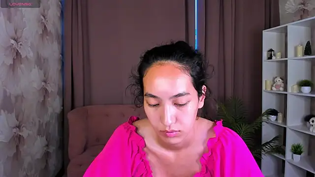 FlirtyAura online show from July 28, 2026, 1:56 am